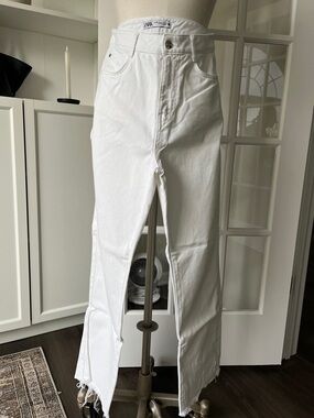 Zara White High-Rise Straight Jeans with Raw Hem